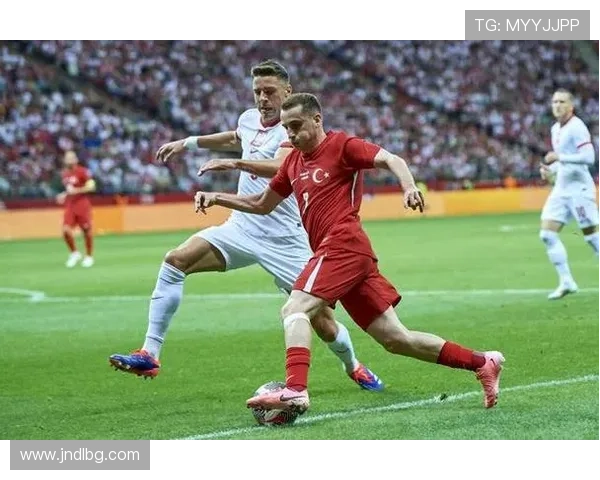 波兰超争冠乱局与保级生死压缩